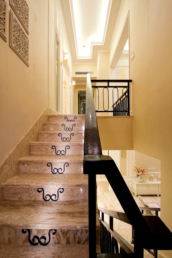 楼梯图片来自成都龙发装饰公司在龙湖世纪峰景 简约风格设计的分享