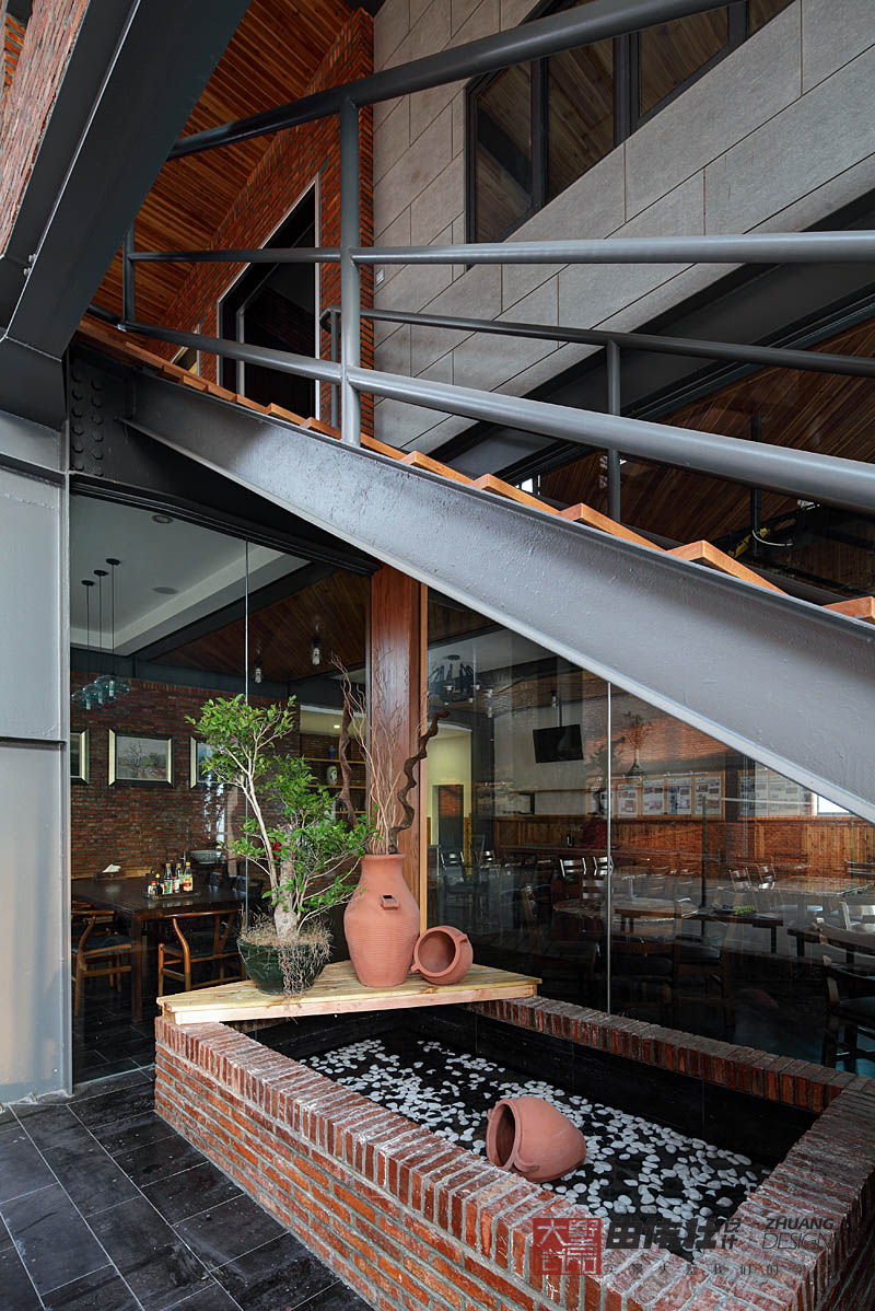 楼梯图片来自大墅尚品-由伟壮设计在『一角生活』—现代自然风的分享