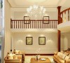 会客厅以宽敞大气为设计要素，兼顾欧式布艺沙发来凸显舒适感。欧式古典与美式休闲的结合。