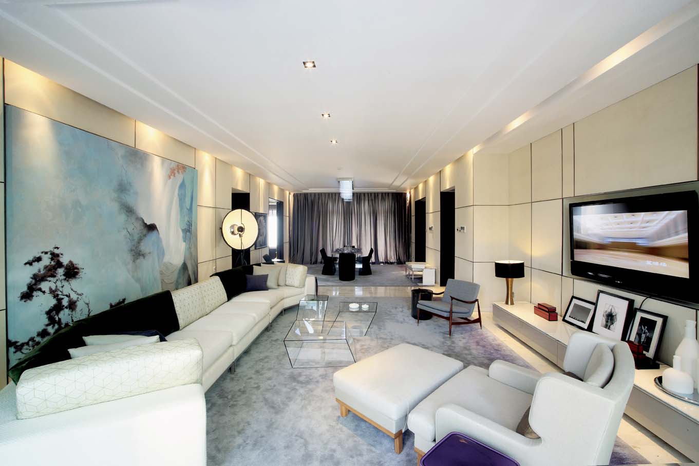 客厅图片来自成都龙发装饰公司在中海城南一号 现代极简风的分享