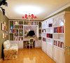 书房：用白色调简洁书柜更省空间更加明亮宽阔