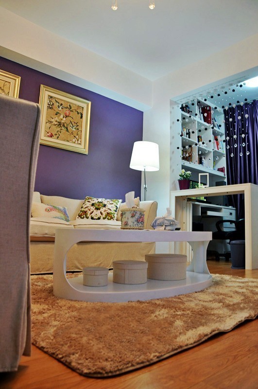 客厅图片来自陈小迦在高贵浪漫的紫色新居的分享