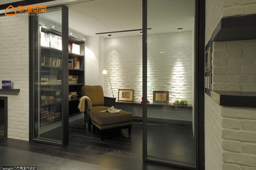 loft 简约 现代 白领 美式 二居 书房图片来自幸福空间在悬浮收纳 创造132m²利落视觉的分享