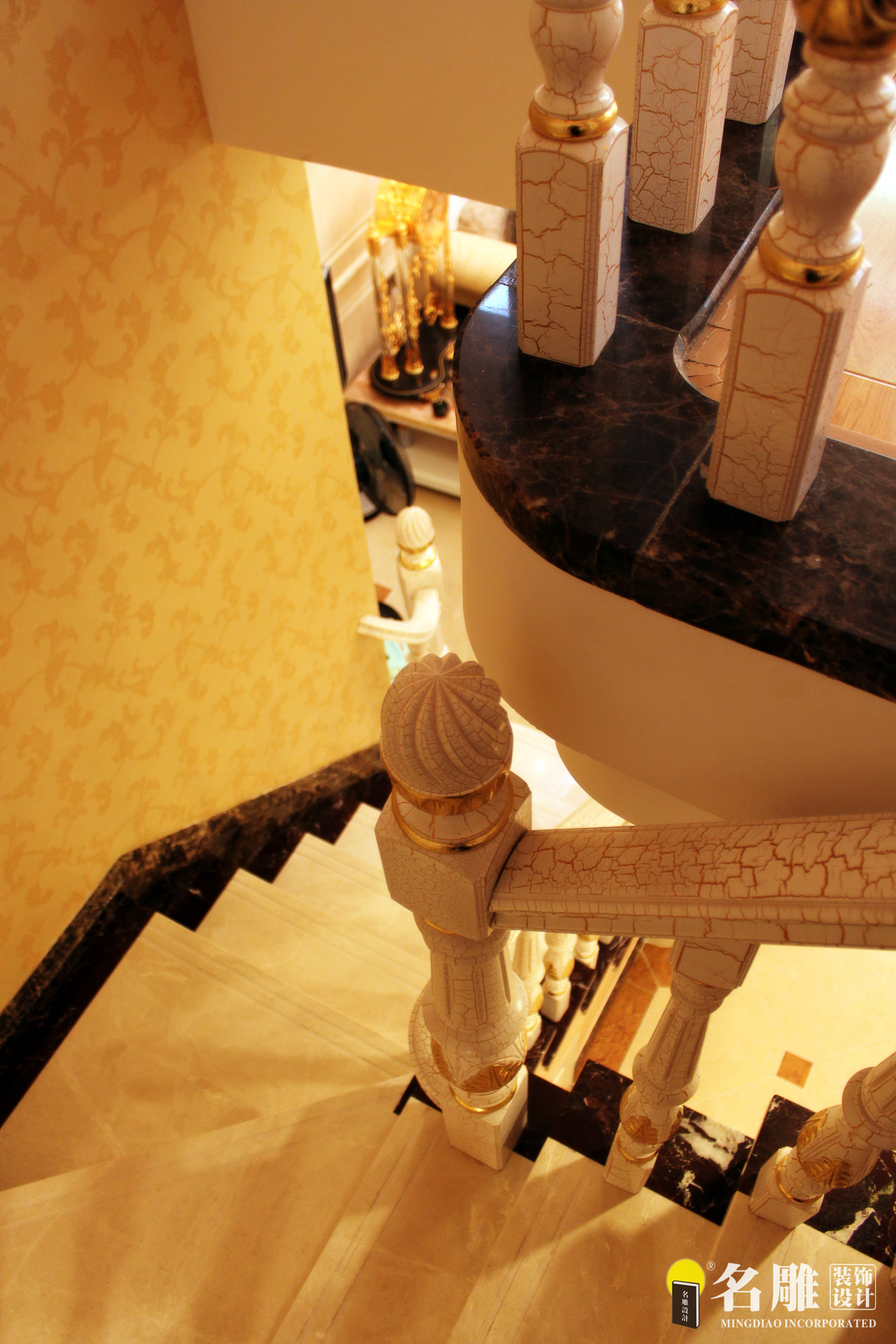 简欧 别墅 名雕装饰 富贵堂皇 楼梯图片来自在简欧风格—198平富丽堂皇别墅的分享
