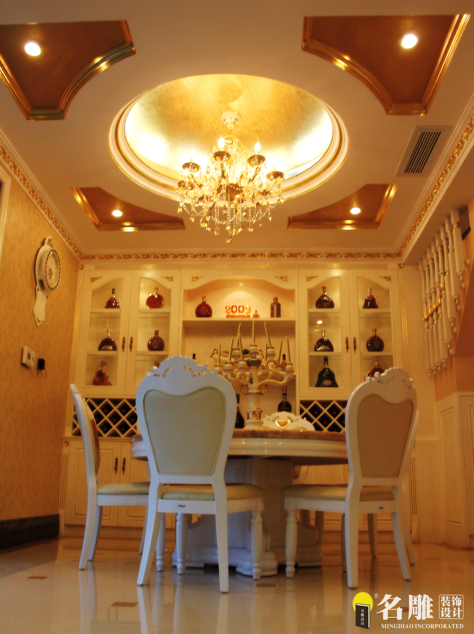 简欧 别墅 名雕装饰 富贵堂皇 餐厅 餐厅图片来自在简欧风格—198平富丽堂皇别墅的分享