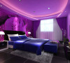 卧室中，采用了大面积的深紫色墙面，尤其是夸张的玫瑰主题背景，高贵典雅，体现出了主人神秘的生活情趣和对美好未来的憧憬。蓝色的床饰与曲线的造型也为整个私密空间增添了生动的意境。