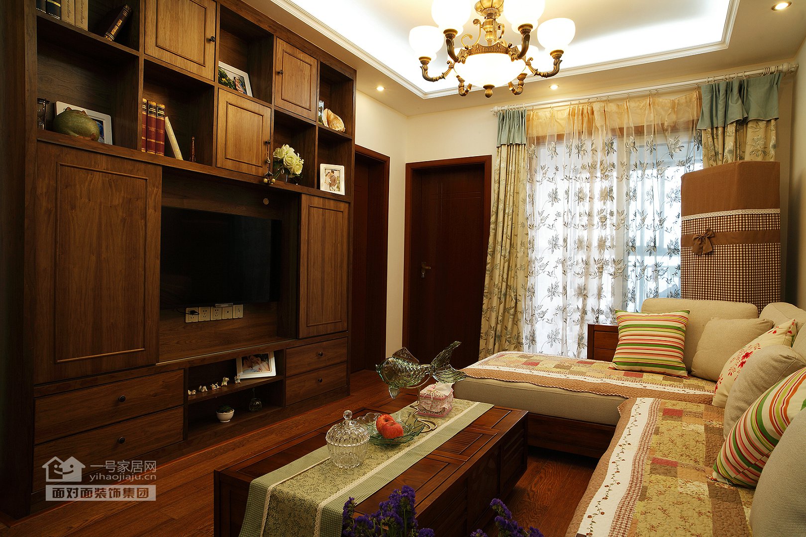 新中式混搭 一号家居网 客厅图片来自武汉一号家居在保利心语  68平米新中式混搭风格的分享