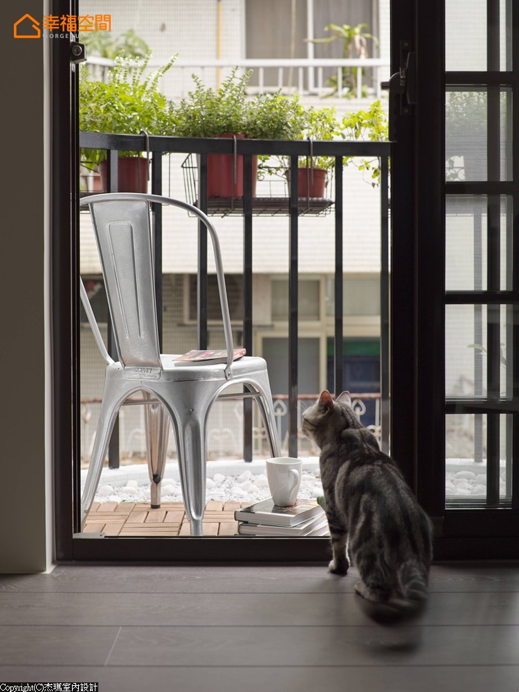 猫 宠物 简约 二居 旧房改造 收纳 小资 小清新 阳台图片来自幸福空间在80m²与爱猫共享慵懒小确幸时光的分享