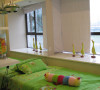 名雕装饰设计-米兰阳光-现代简约儿童房：以绿色为基准色，搭配趣味十足的小饰品，整个房间童趣味十足。