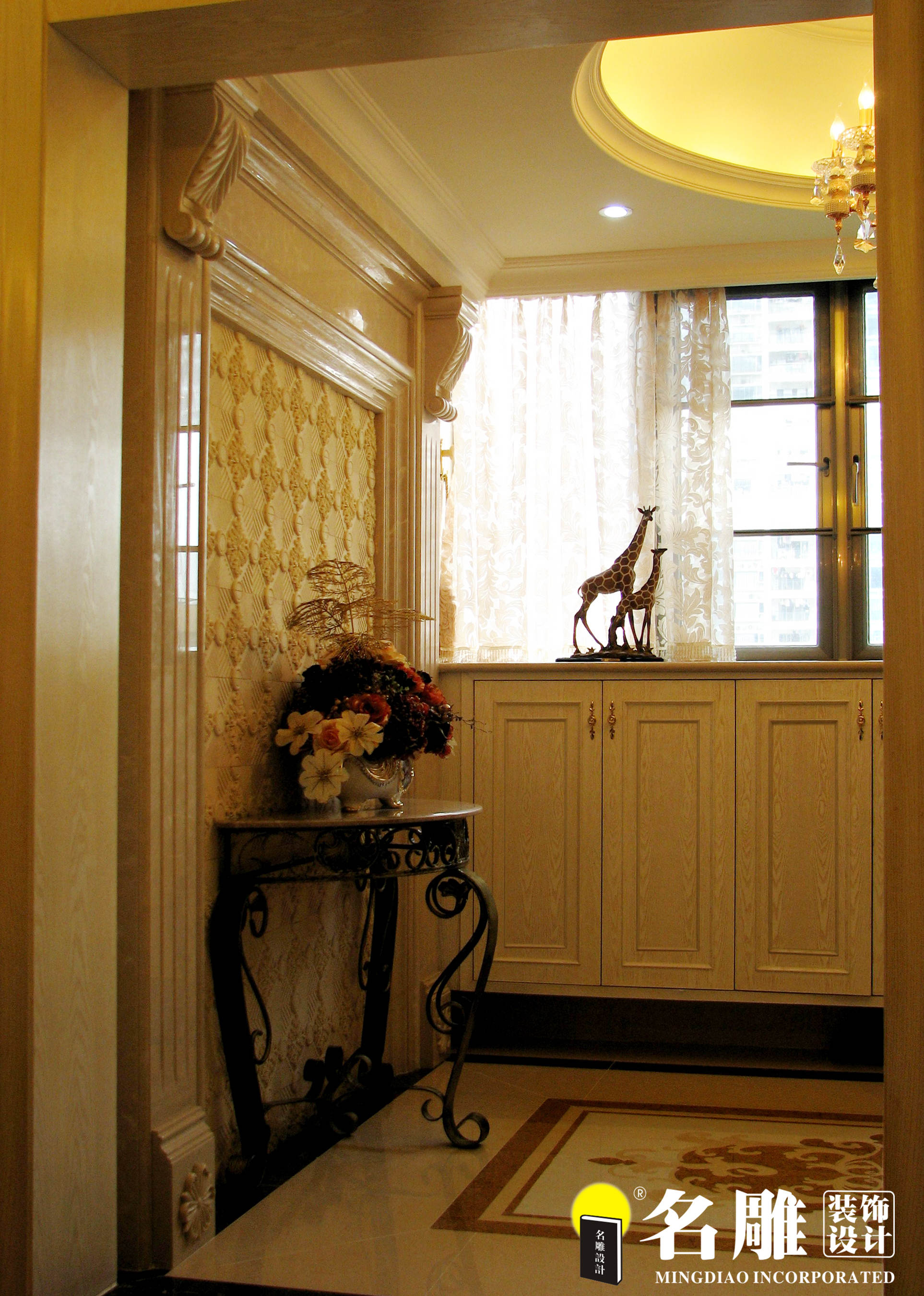 简欧 欧式 复式 典雅 名雕装饰 玄关图片来自名雕装饰设计在简欧风格-190平复式典雅居室的分享