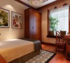 卧室家具是运用了清式的红木家具，顶面采用了木线、角花跟木花格作为装饰。