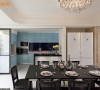 从色彩学角度入手，春雨设计在厨房选以蓝绿色增进屋主健康。