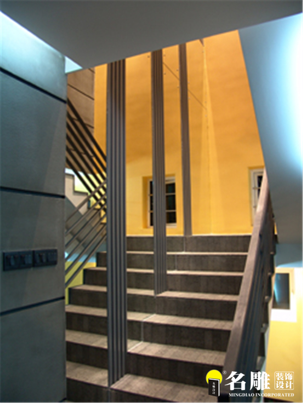 现代 80后 时尚家居 复式 自由空间 楼梯图片来自名雕装饰设计在现代风格-260平温馨时尚复式楼阁的分享