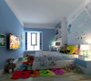 设计理念：床头背景使用了手绘墙，小鹿的动画形象生动活泼，增添了乐趣。房间的墙面色调则使用了浅蓝色，给小孩带来无限的想象空间。