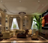 客厅以暖色为主基调的空间，绿色植物作为点缀增加浪漫与神秘的气息。