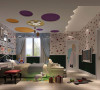 儿童房在细节处理上，着重体现了设计本身的人性化，根据业主的需求，吊顶的颜色和整个房间的颜色用于比较大胆。