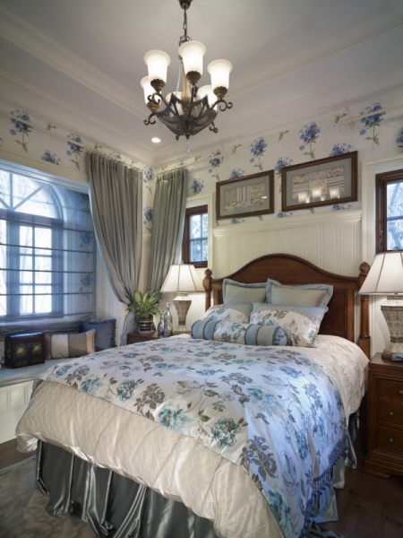 欧式 别墅 成都装修 成都装饰 奢华大气 卧室图片来自华西装饰集团在牧山康桥郡高大上欧式风格的分享