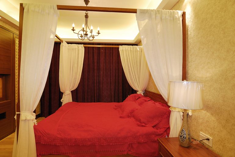 四居 东南亚 卧室图片来自美颂雅庭装饰在金地格林小城四居室东南亚风格的分享