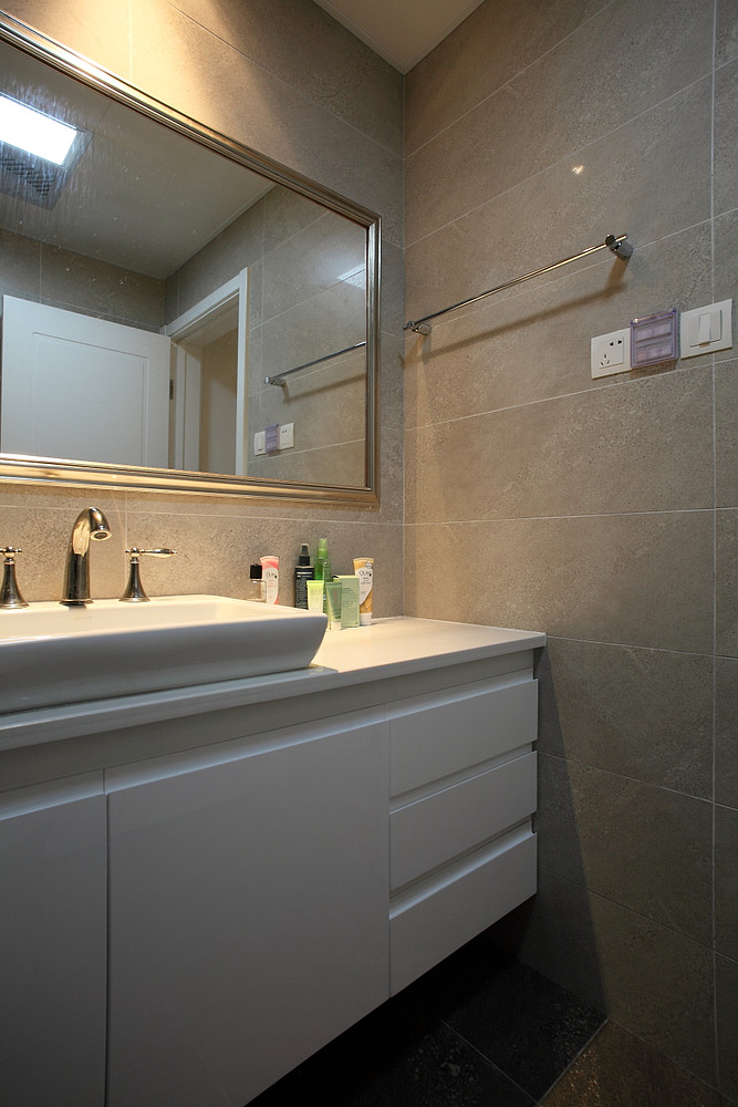 卫生间图片来自家装大管家在比梦想更温暖 119平现代舒适3居的分享