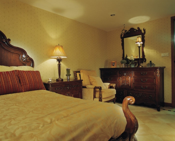 别墅 成都装修 成都装饰 欧式 奢华 卧室图片来自华西装饰集团在复地御香山低调奢华欧式风格的分享