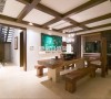 该项目所有的家具全部从巴厘岛进口，通过硬装搭配，让观赏者达到身临其境的感觉。
主要材质：老榆木染色饰面、草编壁纸、米白色大理石、柚木地板、大理石马赛克等等。