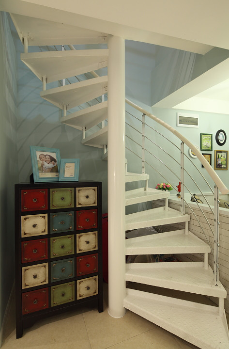 楼梯图片来自家装大管家在蔚蓝色浪漫情怀 116平地中海loft的分享