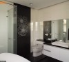主卧卫浴以仿效饭店式的精致、优雅、层次，及呈现线面的现代俐落感为主。