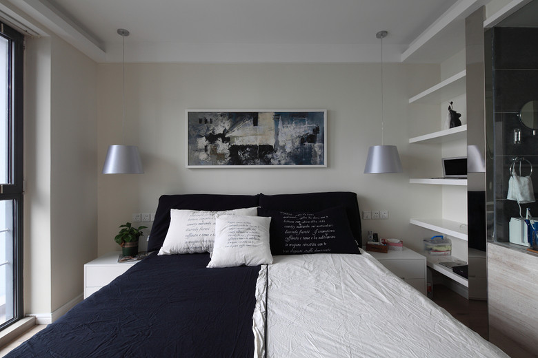 卧室图片来自家装大管家在120平港式休闲3居 暖暖低调生活的分享
