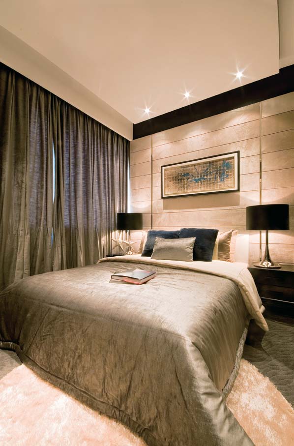 卧室图片来自成都龙发装饰公司在花样年大溪谷 港式风格案例的分享