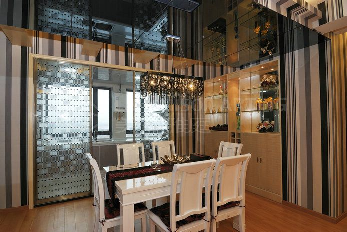 五居 简约 餐厅图片来自美颂雅庭装饰在世茂锦绣长江五居203平现代简约的分享
