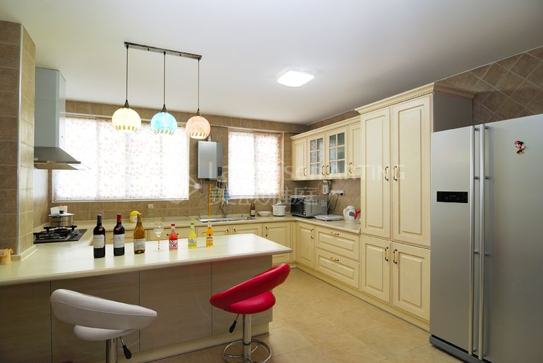 欧式 复式楼 厨房图片来自美颂雅庭装饰在都市经典五居室270平简欧风格的分享