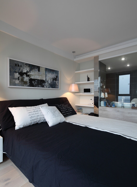 卧室图片来自家装大管家在120平港式休闲3居 暖暖低调生活的分享