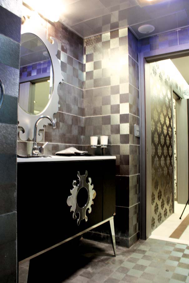 卫生间图片来自成都龙发装饰公司在中海峰墅 新古典设计的分享