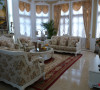 名雕丹迪设计-星洲湾别墅-欧式风格客厅：以米黄色为主色调，白色融入空间中，精致大理石铺地，摒弃烦躁的欧式设计，体现一种高贵典雅生活空间。