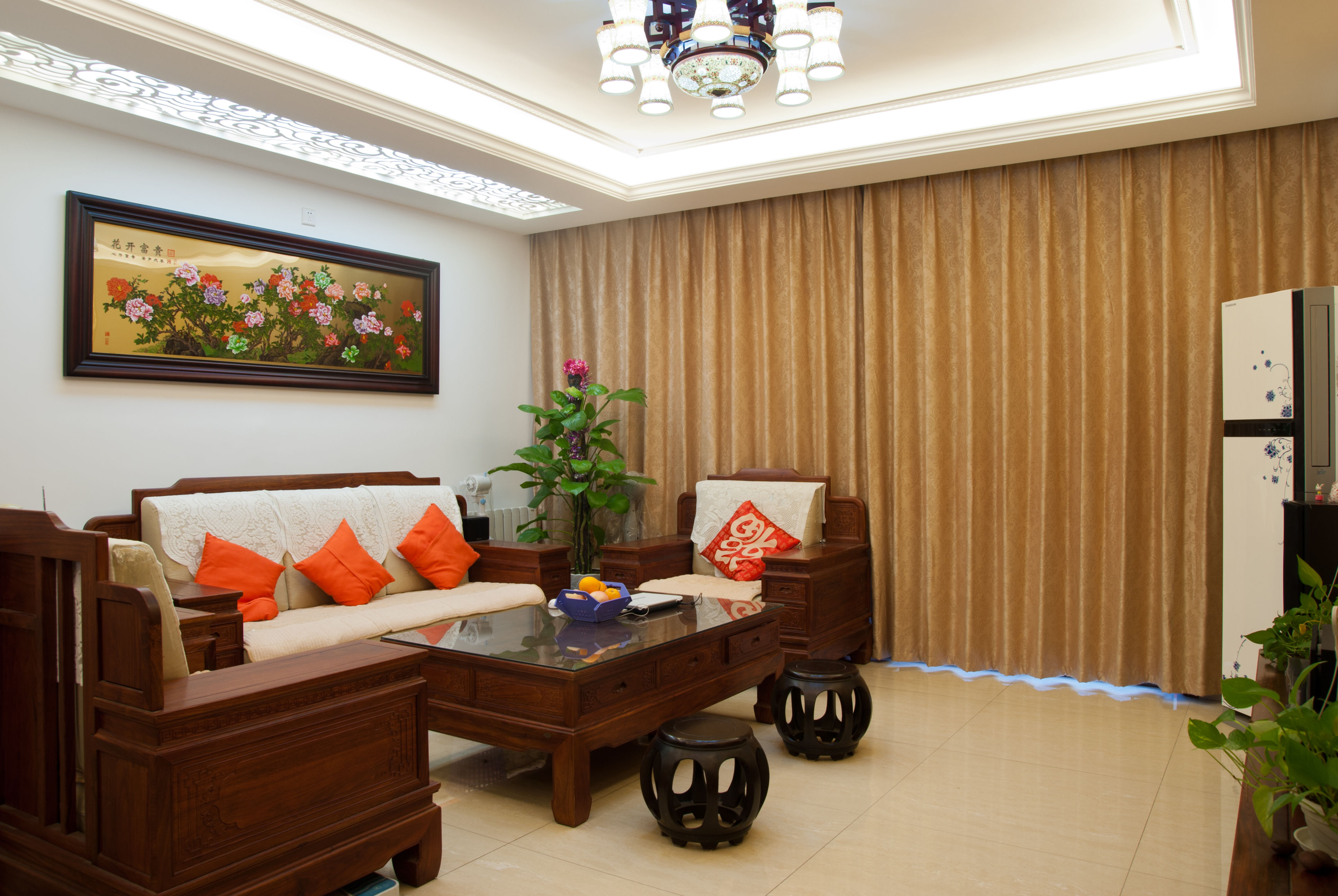 客厅图片来自成都生活家装饰徐洋在返古溯源144平米中式风格的分享