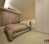 卧室造型极为简单，但是在设计师的精心整体搭配下，温暖静谧的休息空间噢。