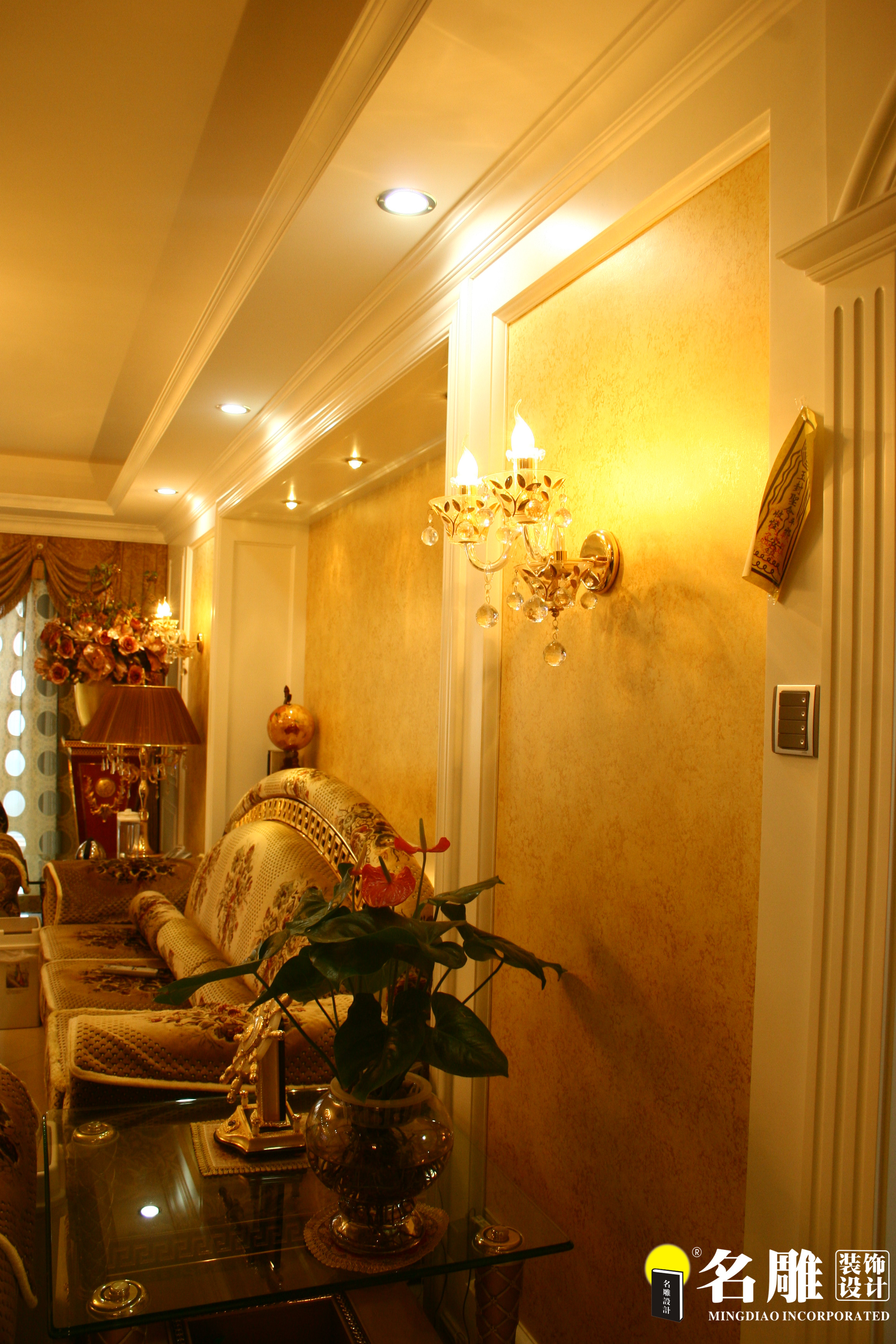 简约 欧式 三居 80后 客厅图片来自名雕装饰钟工在欧式风情-140平三居室奢华装修的分享