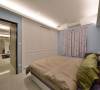 卧室造型极为简单，但是在设计师的精心整体搭配下，温暖静谧的休息空间噢。