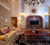 客厅蓝白为主色调，不要过多累赘复杂的造型，体现了主人的内蕴品性