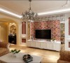 精美的水晶灯，优雅的客厅，典雅大方的仿古砖，让整个重建充满了温馨，高贵感