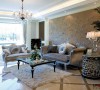 完美的现代风格的客厅布置，造型简单到极致，却用家居和色调表现出一种奢华大气的格调，设计师功不可没噢！