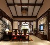 室内多采用对称式的布局方式，格调高雅，造型朴素优美，色彩浓厚而成熟。中国传统室内陈设包括字画、匾幅、盘景、陶瓷、古玩、屏风、博古架等，追求一种修身养性的生活境界。