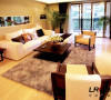 客厅造型简单，但是整体布局以及色调搭配温馨舒适，让人回家是感觉。