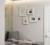 优雅内敛的改造公寓，半开放的卧室感觉舒适宁静。卫生间的淡绿色玻璃代替了瓷砖，独特而美丽。不大的空间里收纳设计很是实用。