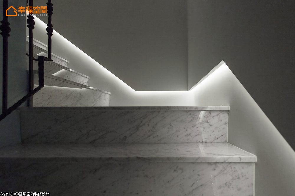 新古典 别墅 白领 四居 欧式 舒适 楼梯图片来自幸福空间在淡淡悠蓝的新古典华美内涵的分享