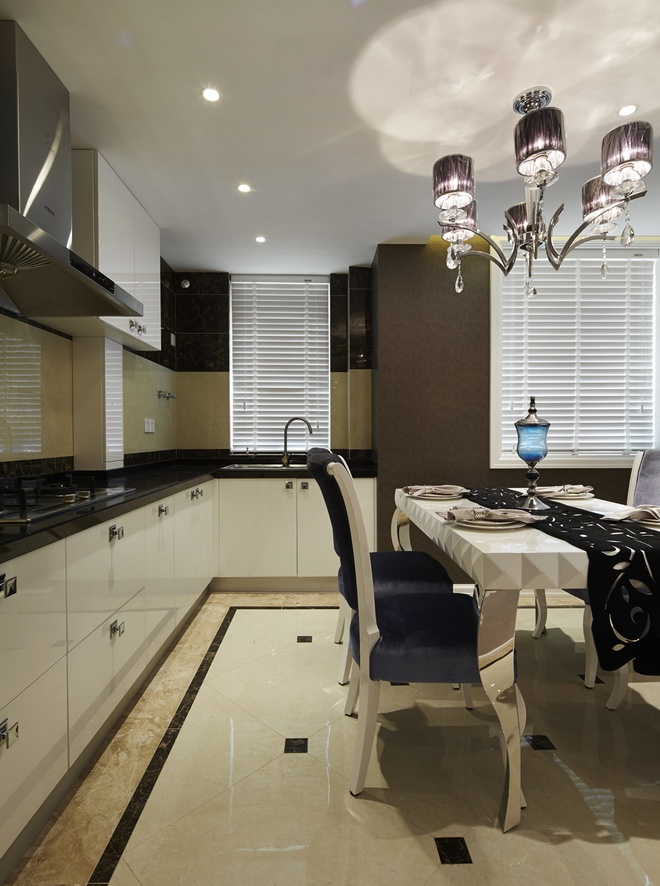 厨房图片来自家装大管家在后现代欧式风格 110平低调华丽居的分享