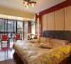 卧室选用最好的天然材料，保留了材质的色泽和文理，体现自然和谐共处。整体给人沉稳大气的感觉