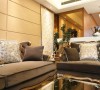 客厅颜色的过渡和对比，把客厅营造的更富美感和层次感。