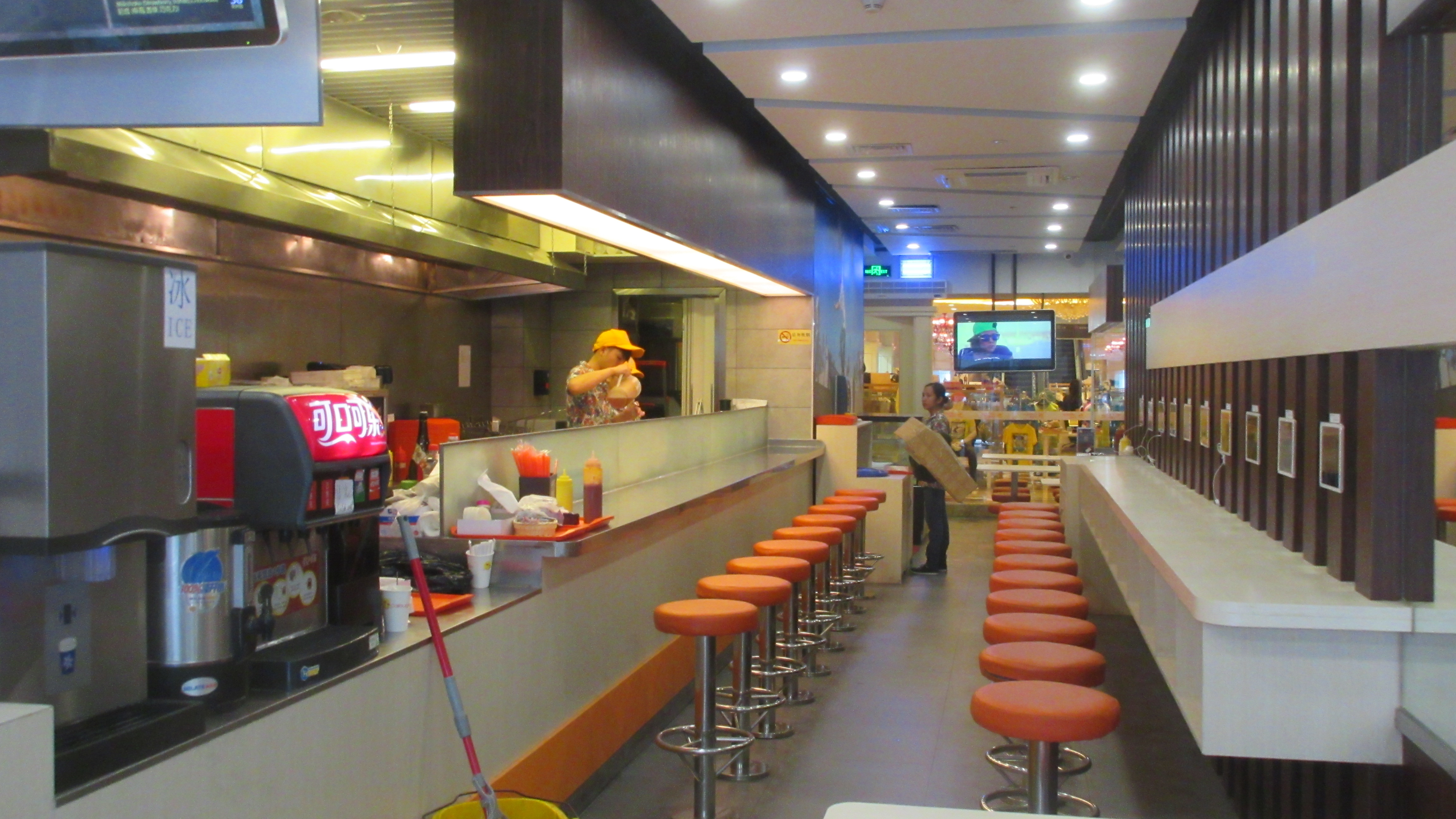 现代 快餐厅 其他图片来自请叫我包大人在深圳市卡利堡餐饮服务有限公司的分享
