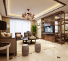 客厅作为待客区域，一般要求简洁明快，同时装修较其它空间要更明快光鲜，通常使用大量的木饰面装饰;